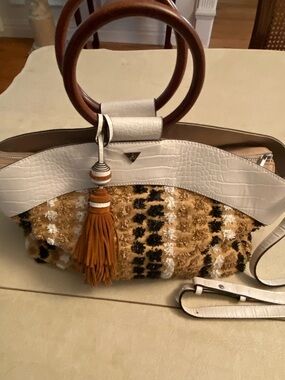 Sam Edelman Raffia , Wood Handle bag in White Beige and Tan & detachable strap
